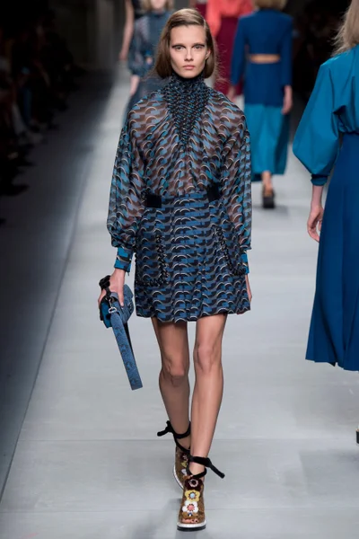 Look 19